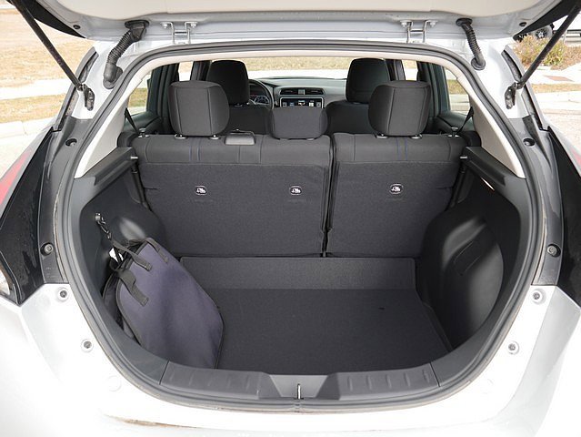 Used 2025 Nissan Leaf S image 39