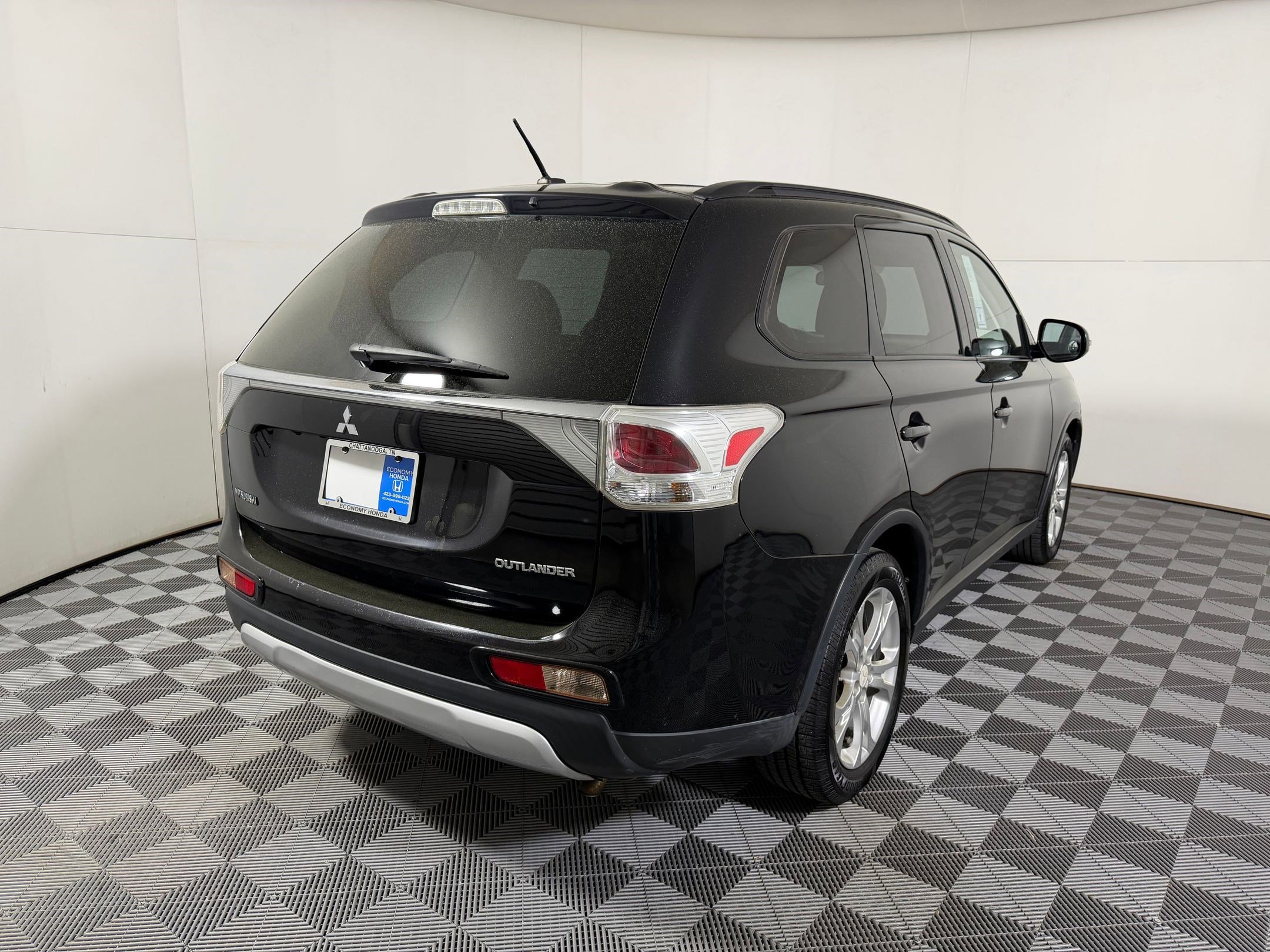 Used 2015 Mitsubishi Outlander SE image 7