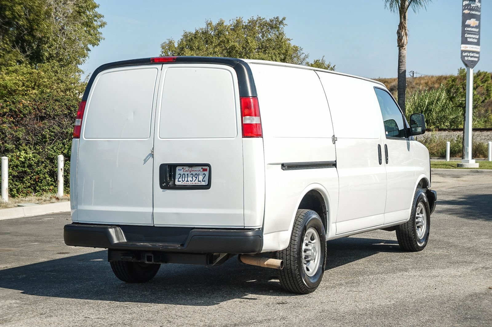 Used 2017 Chevrolet Express 3500 RWD image 4