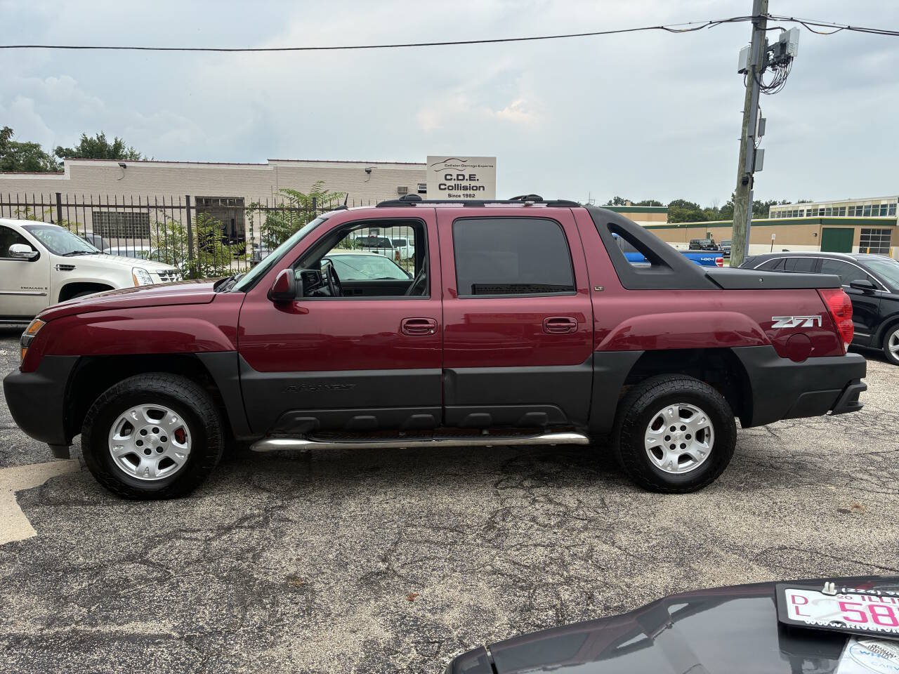 Used 2005 Chevrolet Avalanche Z71 w/ Preferred Equipment Group AWD/4WD image 9
