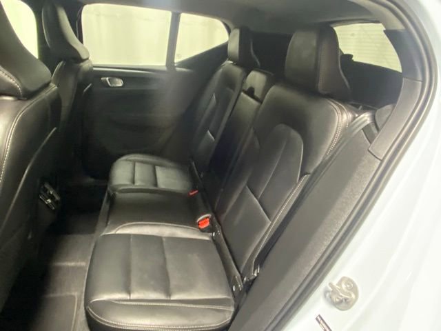 Used 2025 Volvo XC40 B5 Core image 12