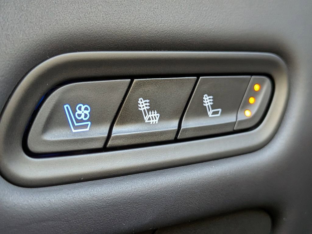 Used 2022 Cadillac Escalade ESV Sport Platinum w/ Heavy-Duty Trailer Package image 30