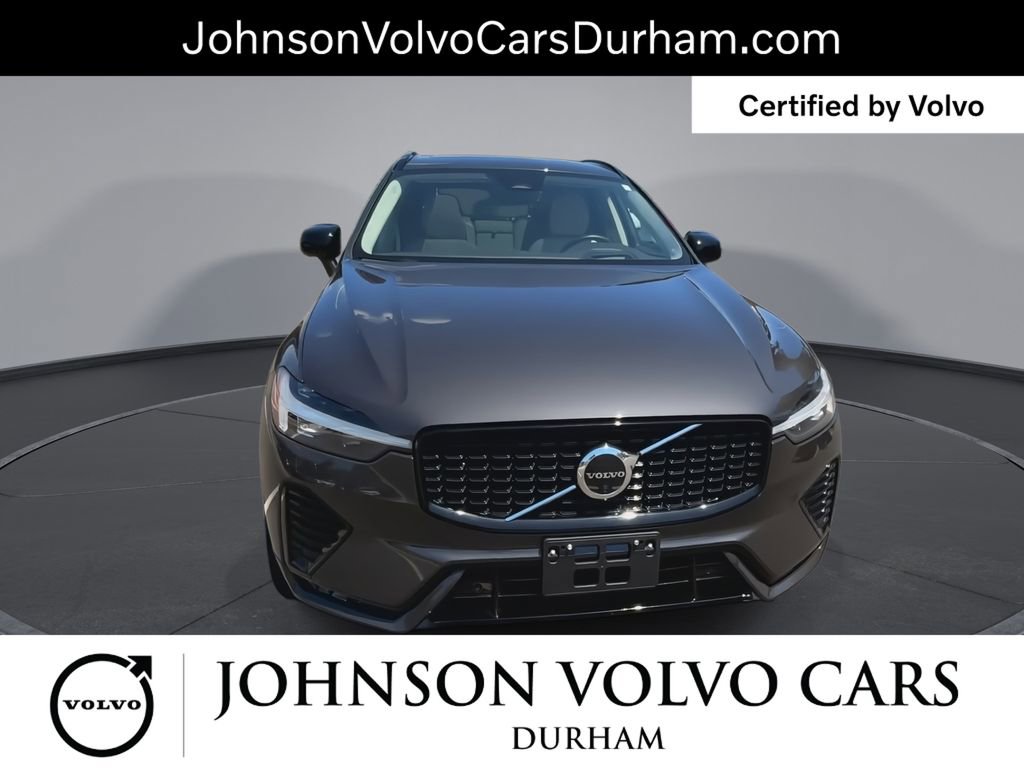 Used 2023 Volvo XC60 B5 Ultimate w/ Climate Package FWD image 3
