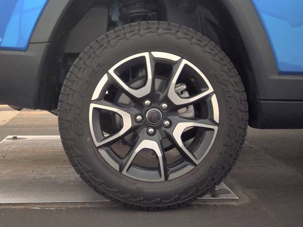 Used 2025 Jeep Compass Trailhawk w/ Trailhawk Elite Group AWD/4WD image 6