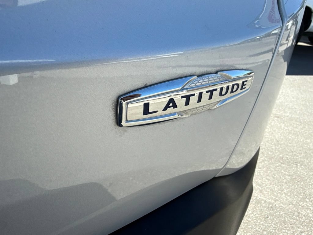 Used 2020 Jeep Renegade Latitude w/ Popular Equipment Group FWD image 4