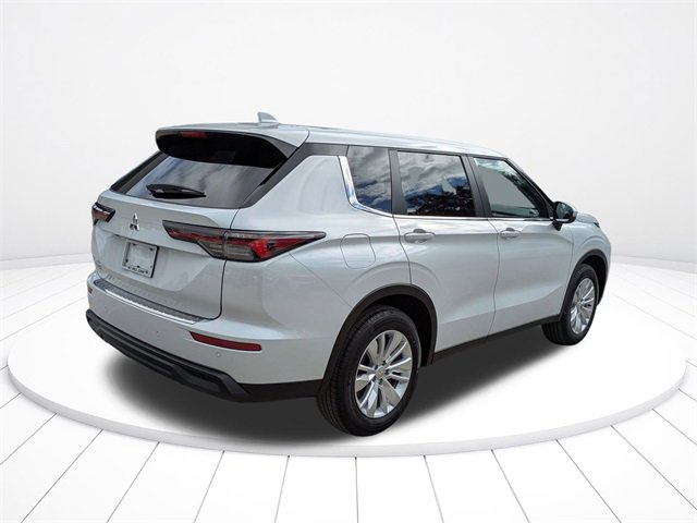 New 2025 Mitsubishi Outlander ES image 4