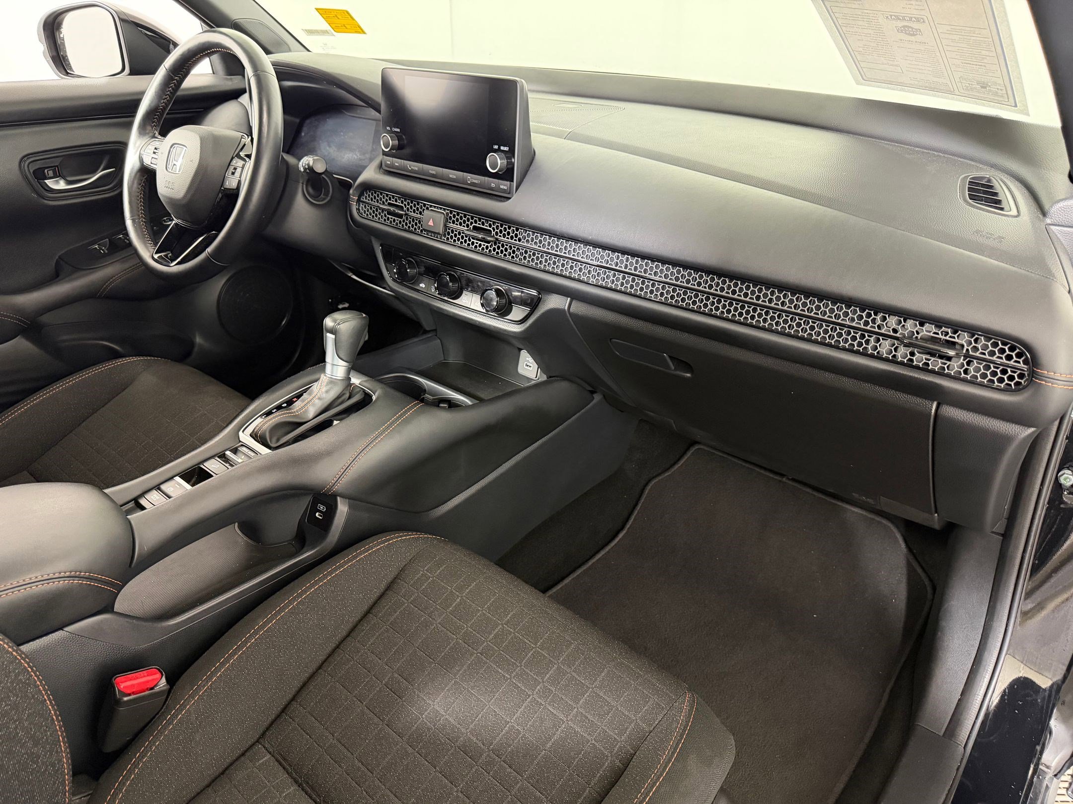 Certified 2025 Honda HR-V Sport image 25