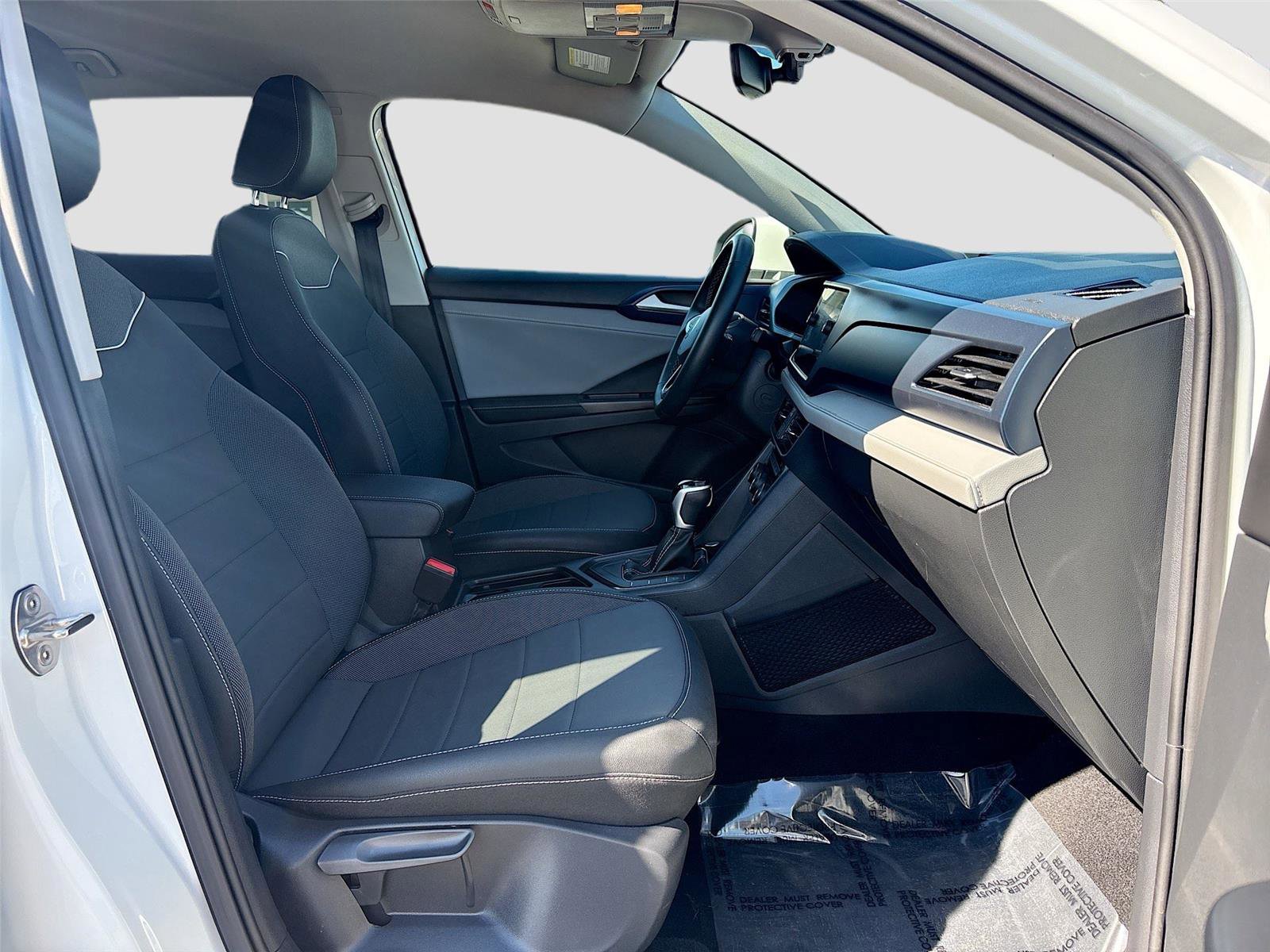 Used 2024 Volkswagen Taos SE image 31