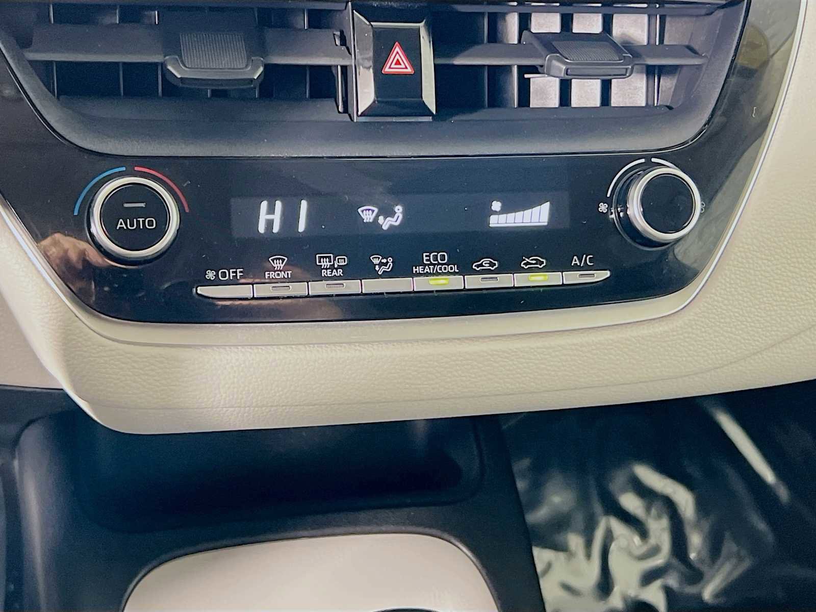 Used 2020 Toyota Corolla LE image 15