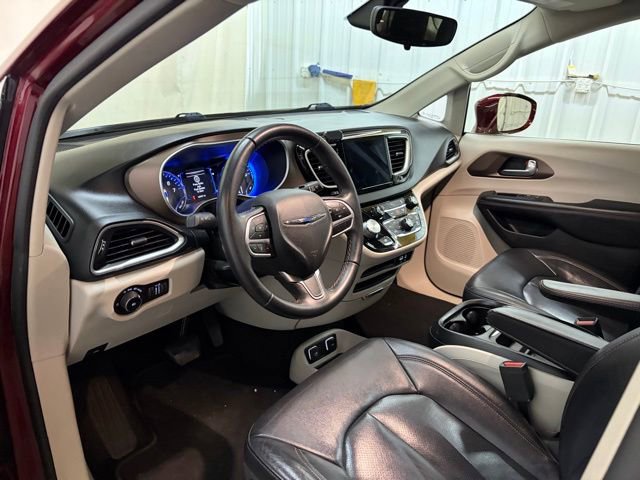 Used 2018 Chrysler Pacifica Touring-L FWD image 27