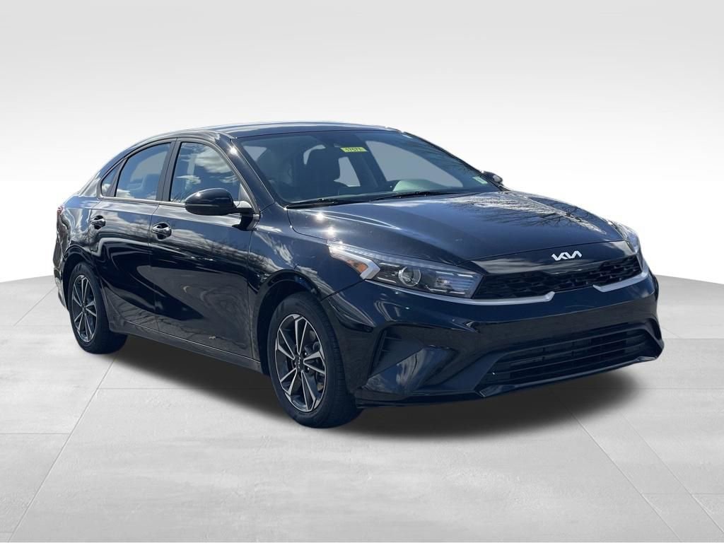 Used 2023 Kia Forte LXS w/ LXS Technology Package image 3
