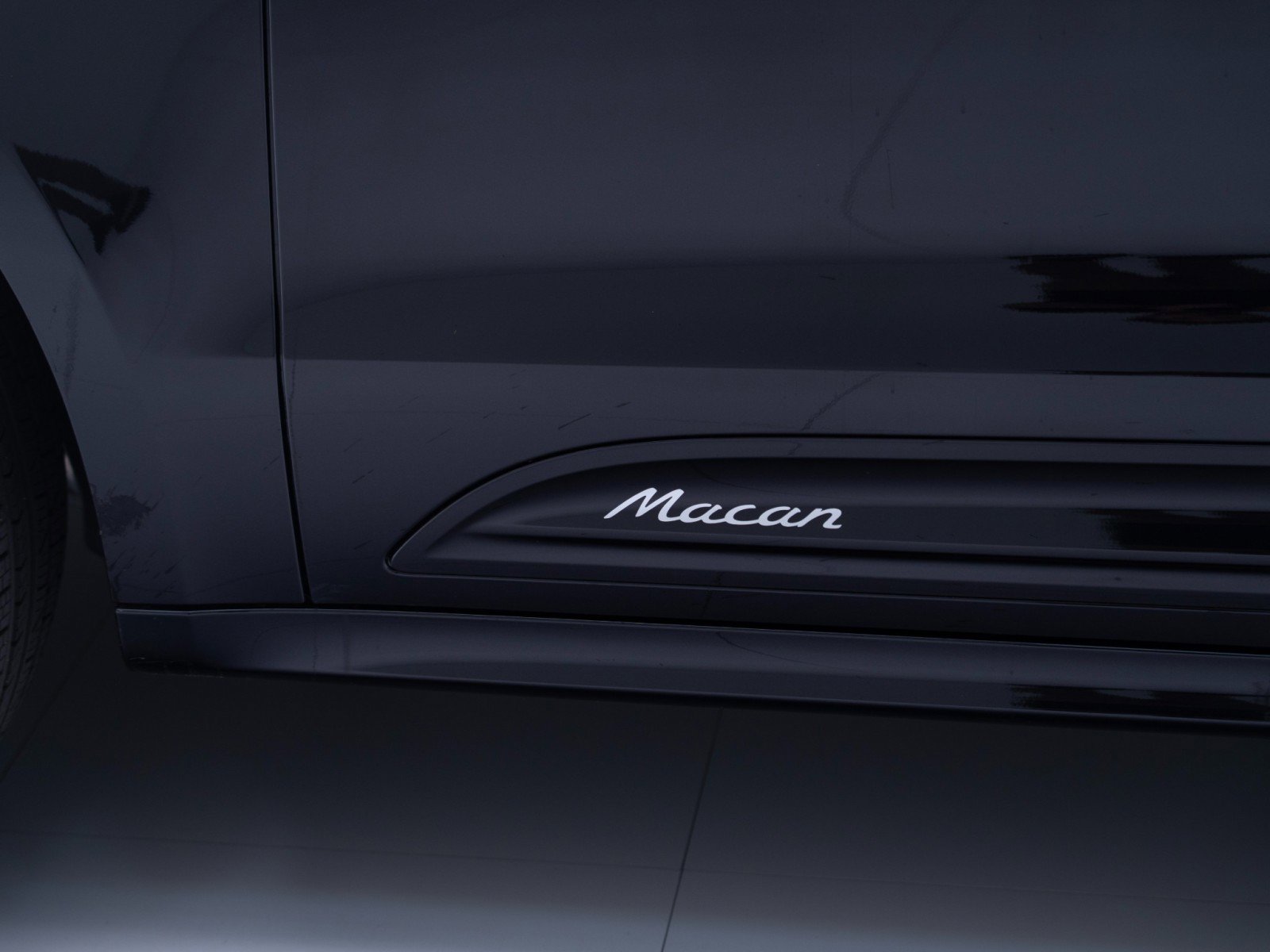 New 2026 Porsche Macan AWD/4WD image 13