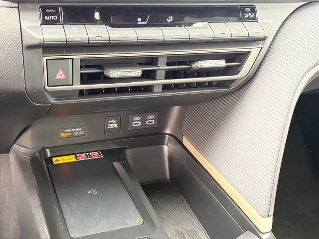 Used 2025 Toyota Camry SE image 20