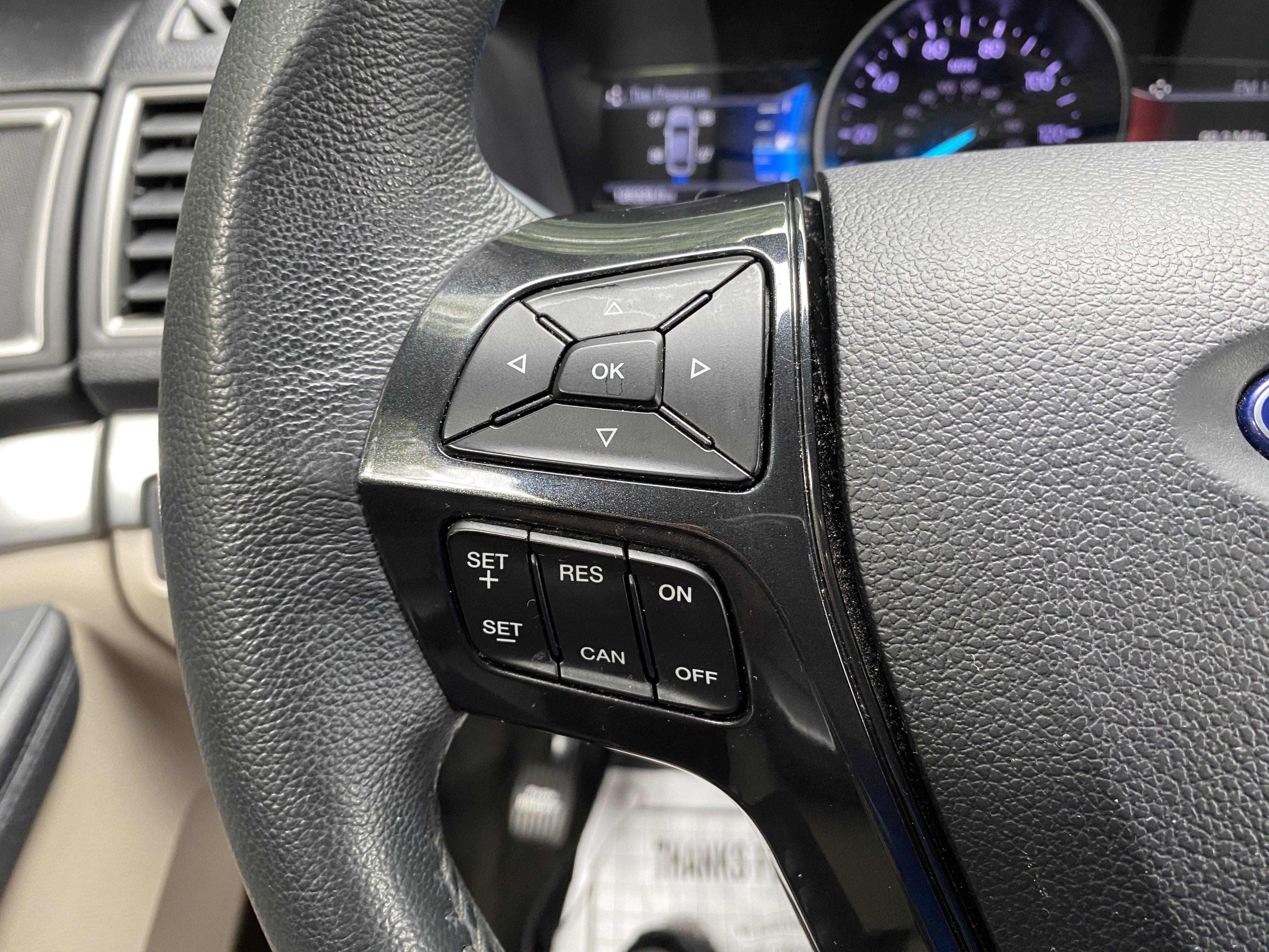 Used 2018 Ford Explorer XLT w/ Equipment Group 202A FWD image 19
