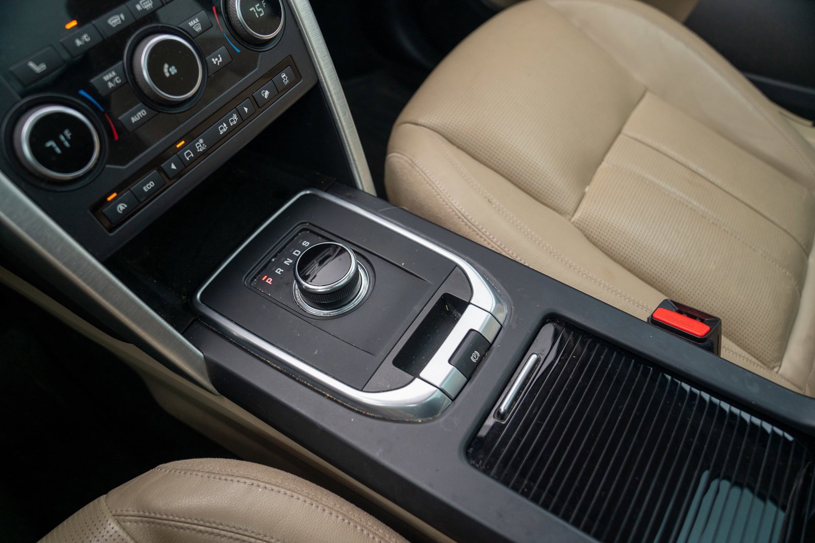 Used 2017 Land Rover Discovery Sport HSE image 18