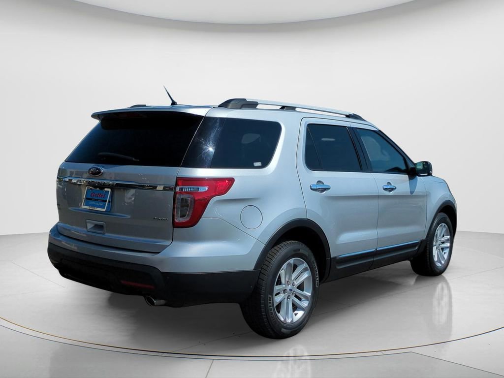 Used 2012 Ford Explorer XLT image 4
