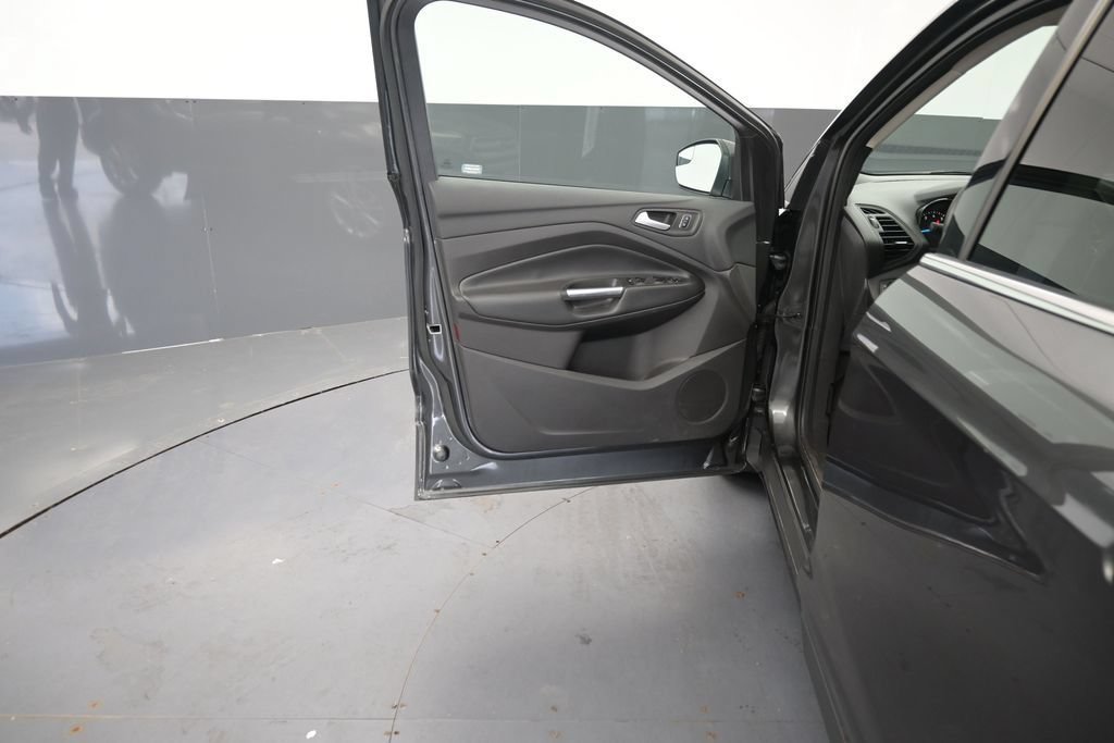 Used 2018 Ford Escape SE w/ SE Sync 3 Package FWD image 24