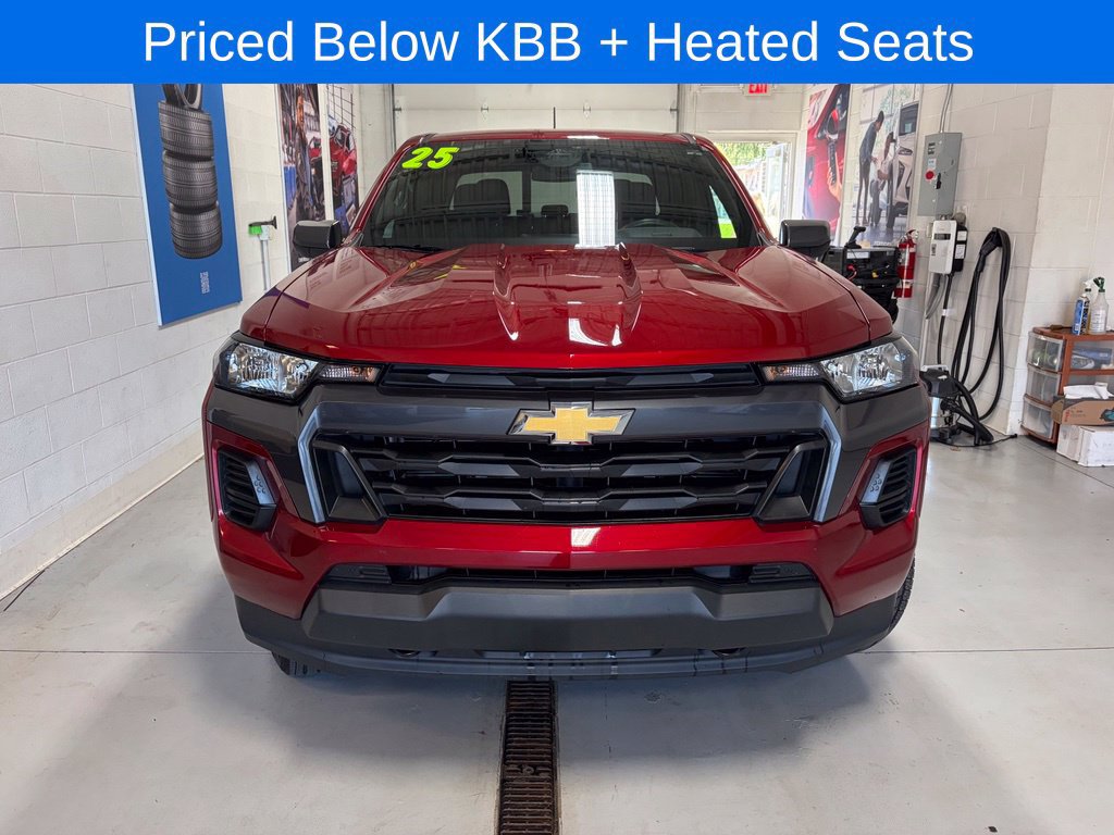 Used 2025 Chevrolet Colorado LT AWD/4WD image 3