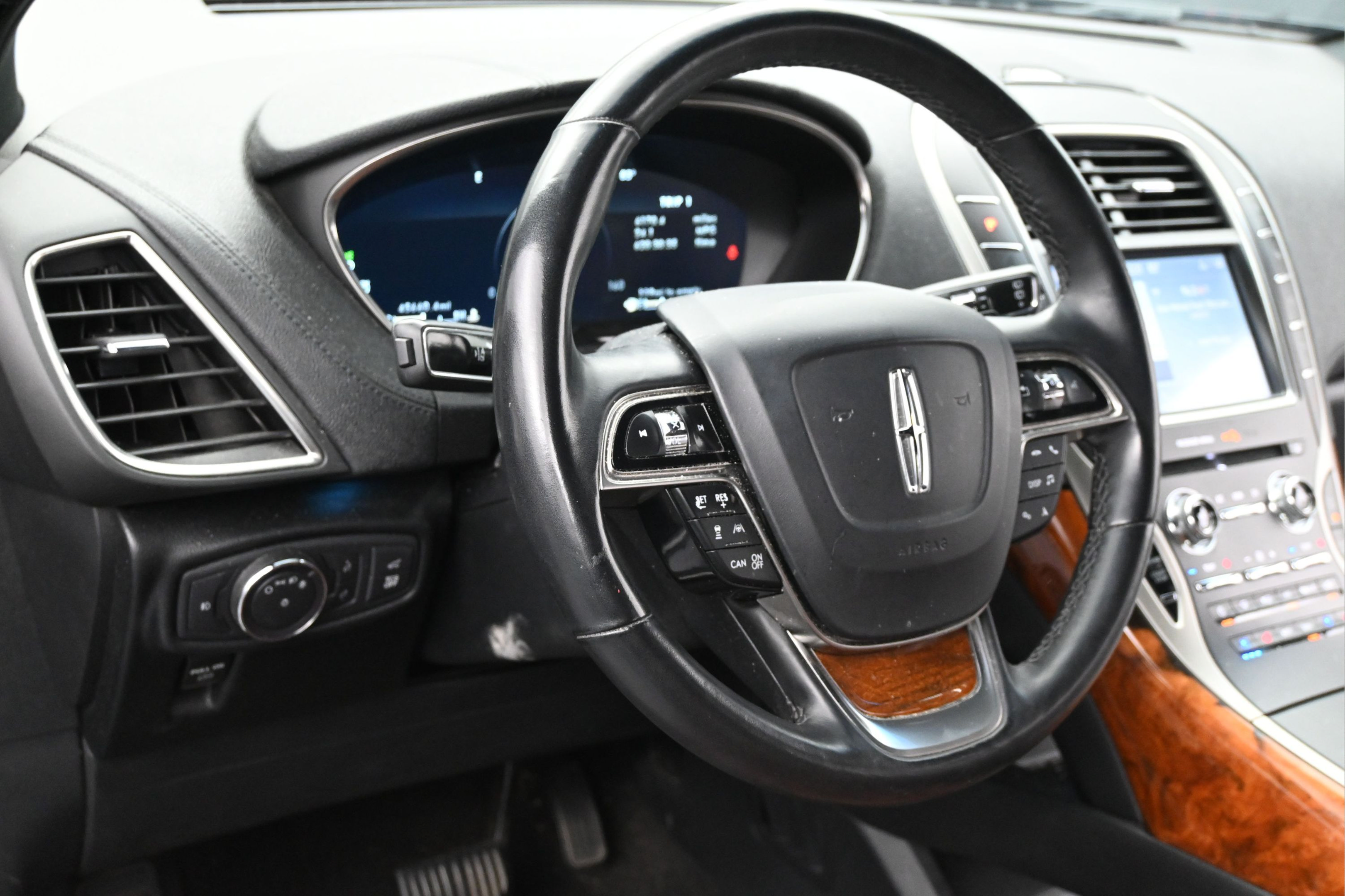 Used 2020 Lincoln Nautilus Reserve w/ Equipment Group 202A AWD/4WD image 13