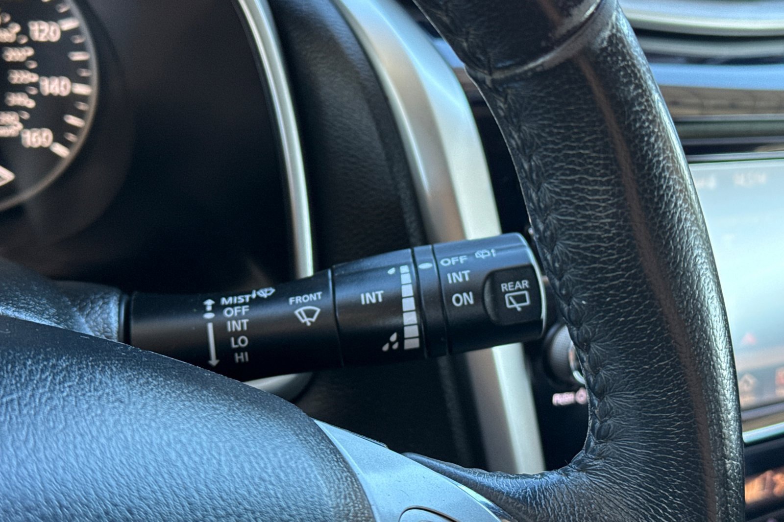 Used 2018 Nissan Murano SV image 34