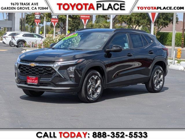Used 2025 Chevrolet Trax LT