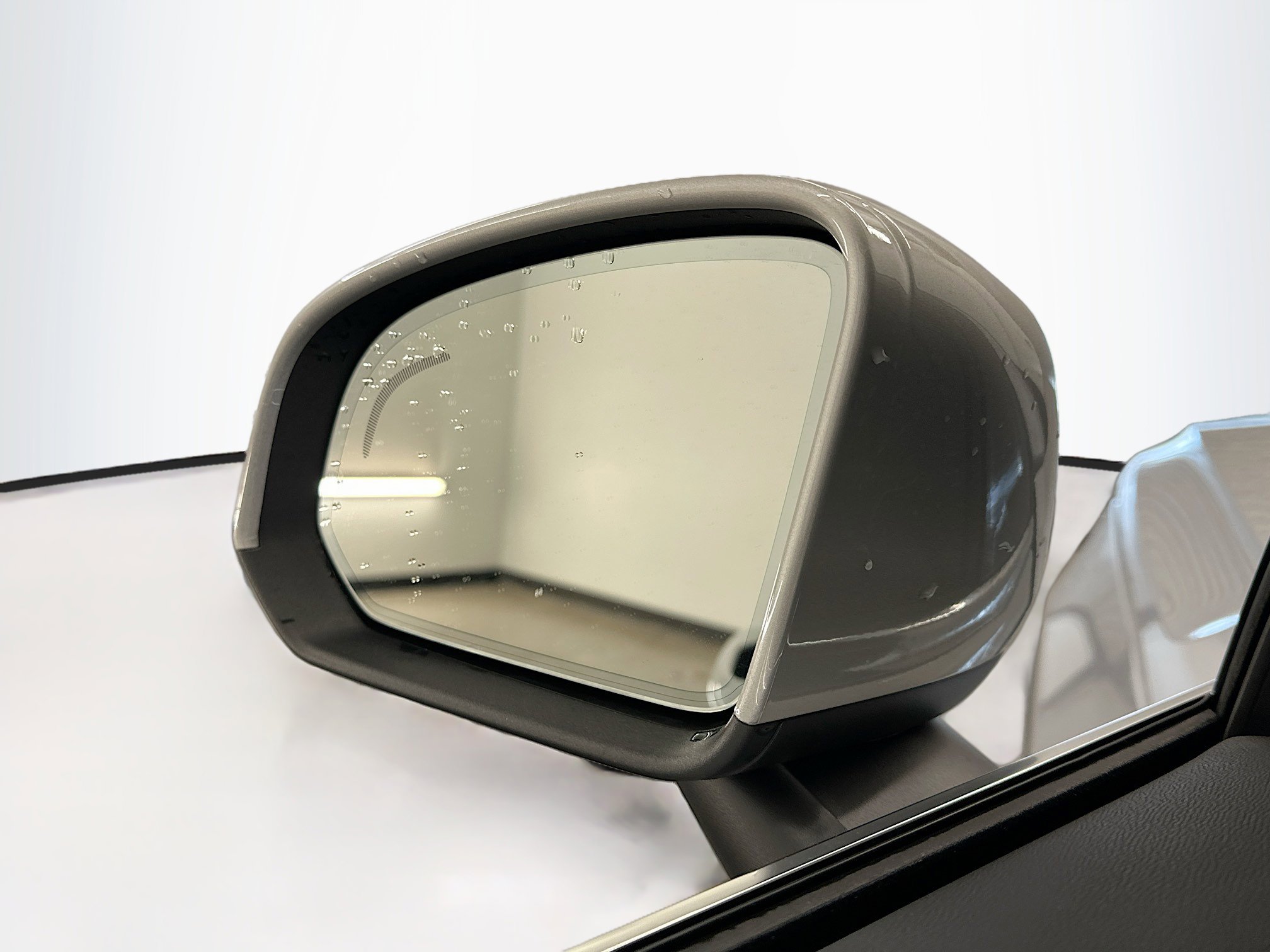 Used 2025 Volvo XC40 B5 Plus image 16