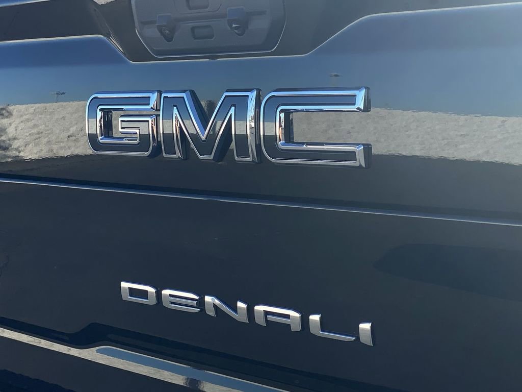 New 2026 GMC Sierra 2500 Denali Ultimate w/ LPO, Black Badging Package image 40
