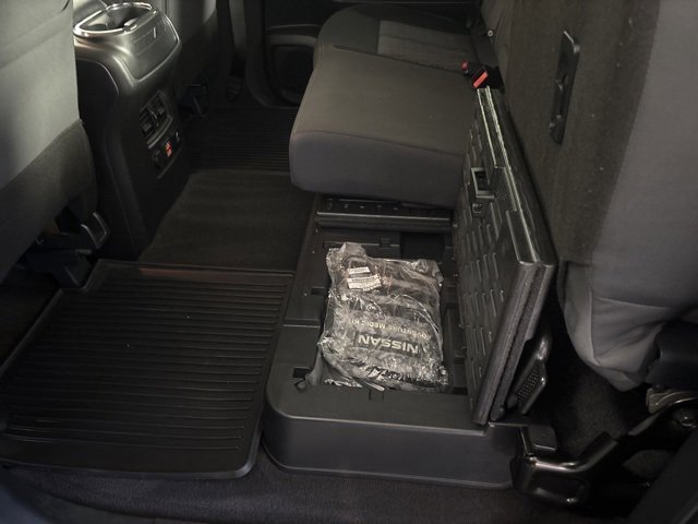 Used 2021 Nissan Titan SV w/ SV Convenience Package image 24