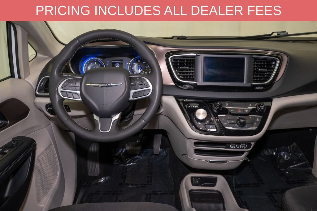 Used 2023 Chrysler Voyager LX FWD image 7