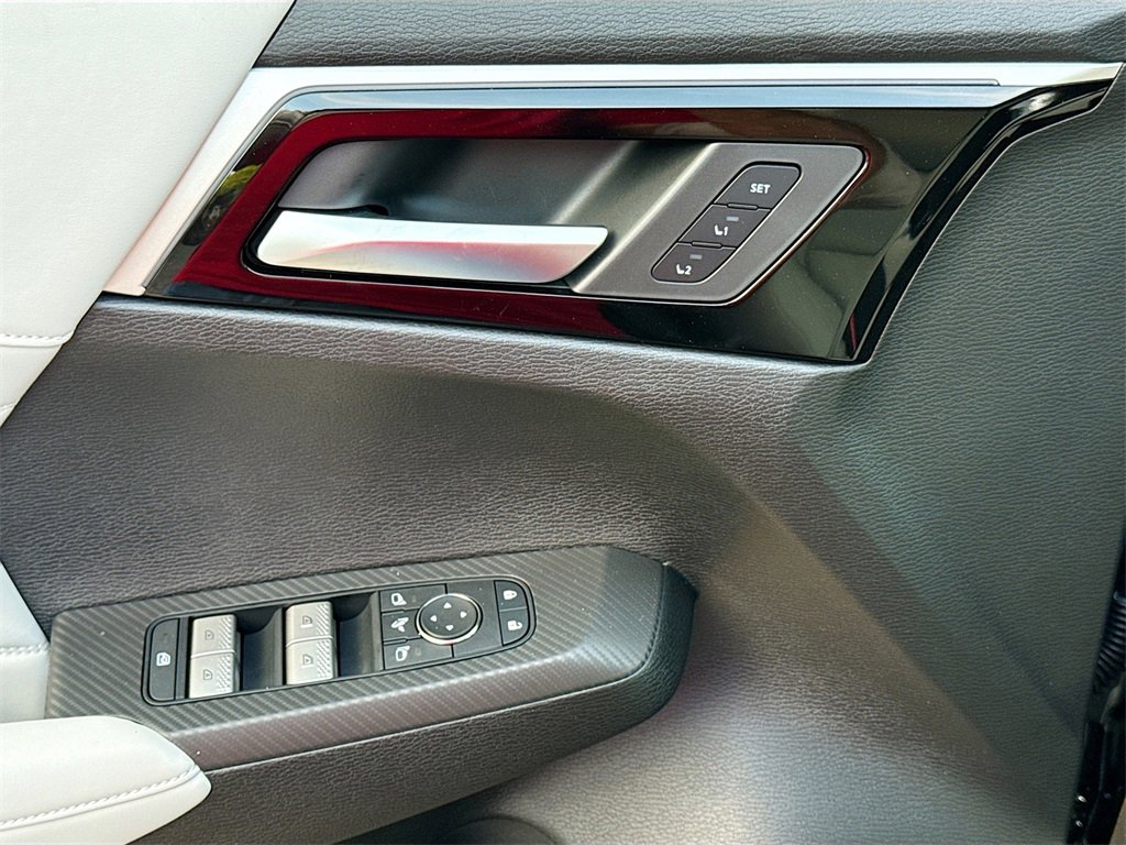 New 2025 Mitsubishi Outlander SEL image 18