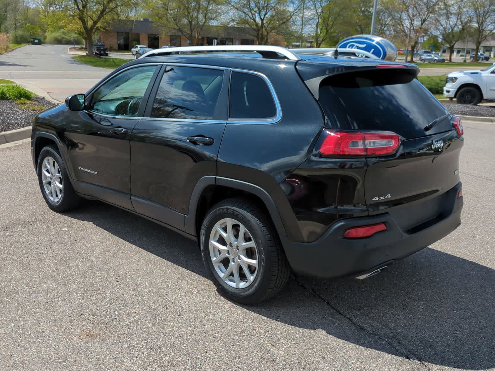 Used 2016 Jeep Cherokee Latitude w/ Safety/Convenience Group AWD/4WD image 6