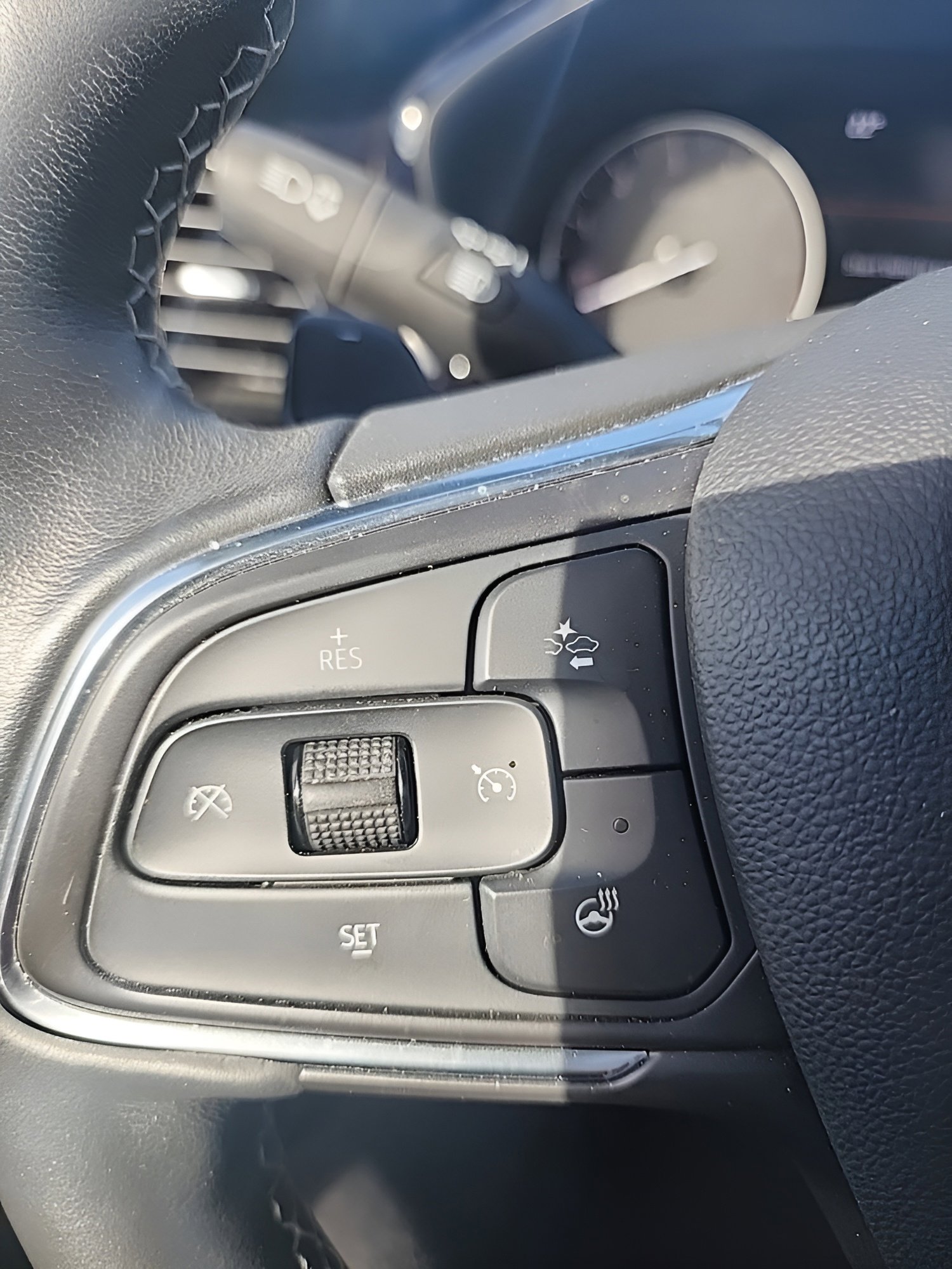 Used 2023 Buick Envision Avenir image 16