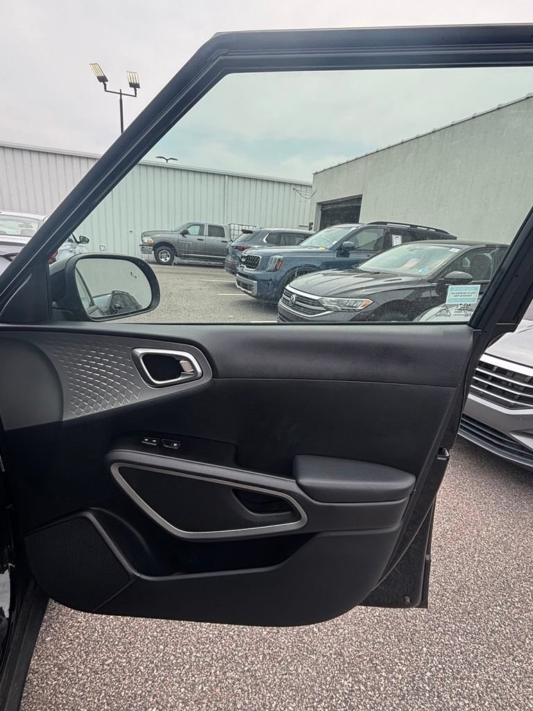 Used 2023 Kia Soul S FWD image 23