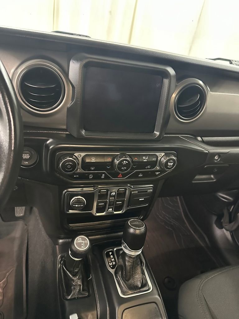 Used 2022 Jeep Gladiator Willys image 19