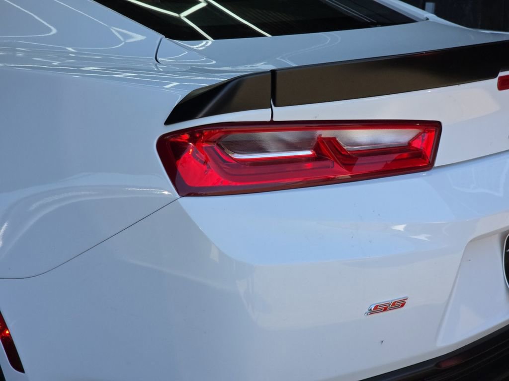 Used 2018 Chevrolet Camaro SS RWD image 31