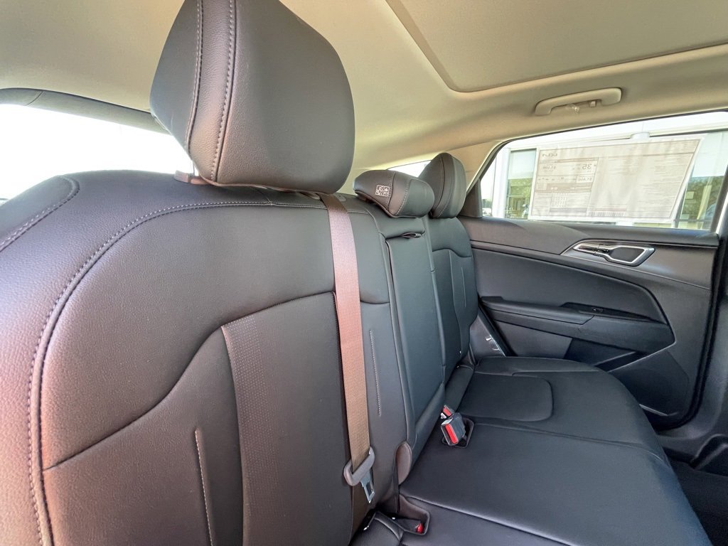 New 2026 Kia Sportage EX image 28