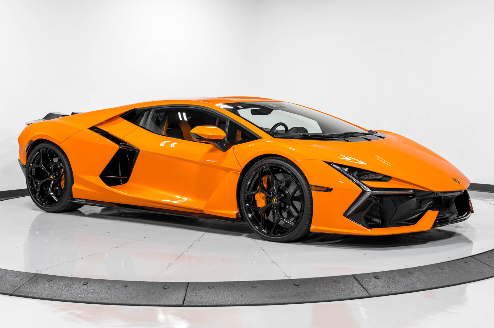 Used 2025 Lamborghini Revuelto AWD/4WD image 37