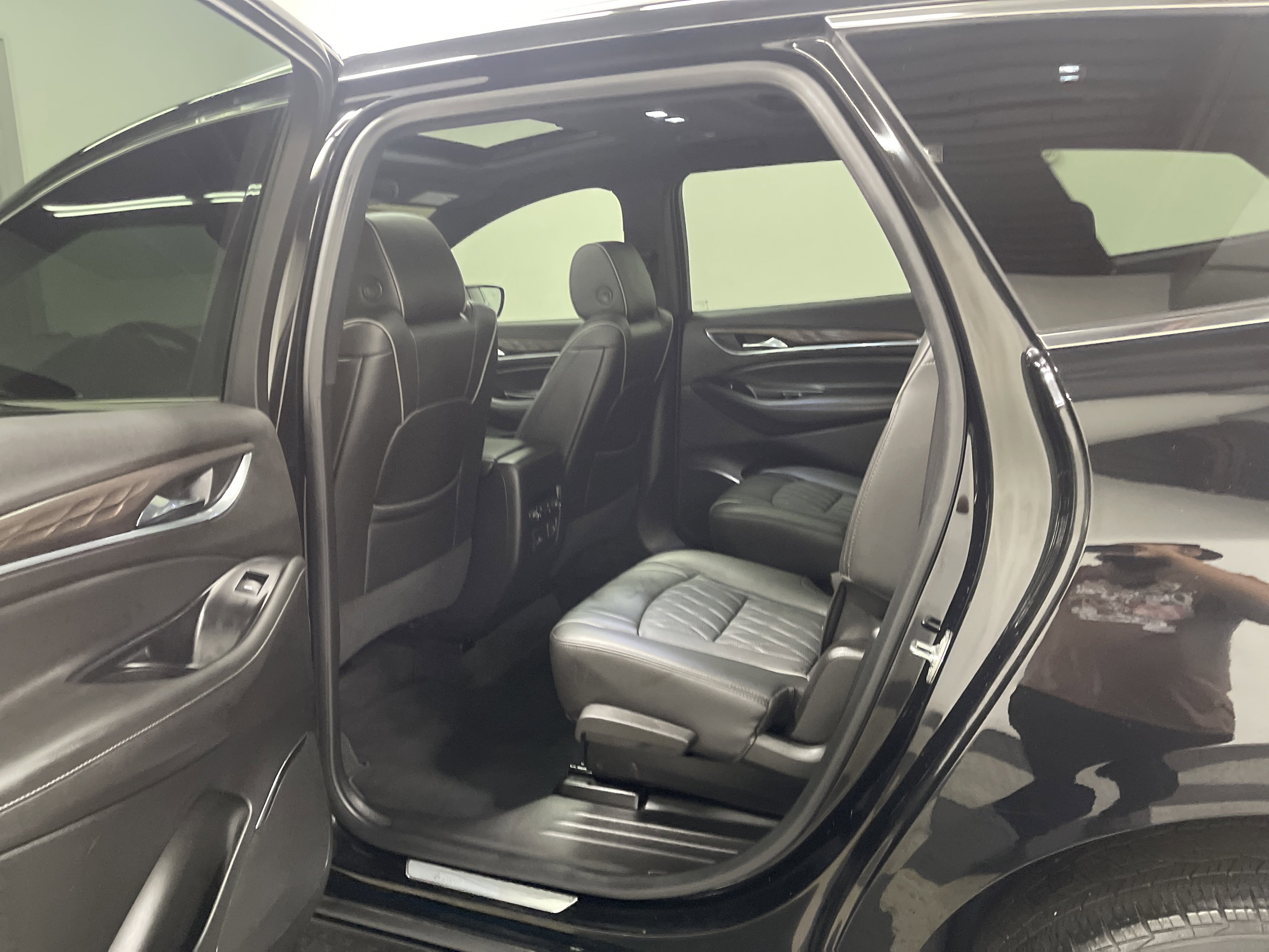 Used 2024 Buick Enclave Avenir image 13