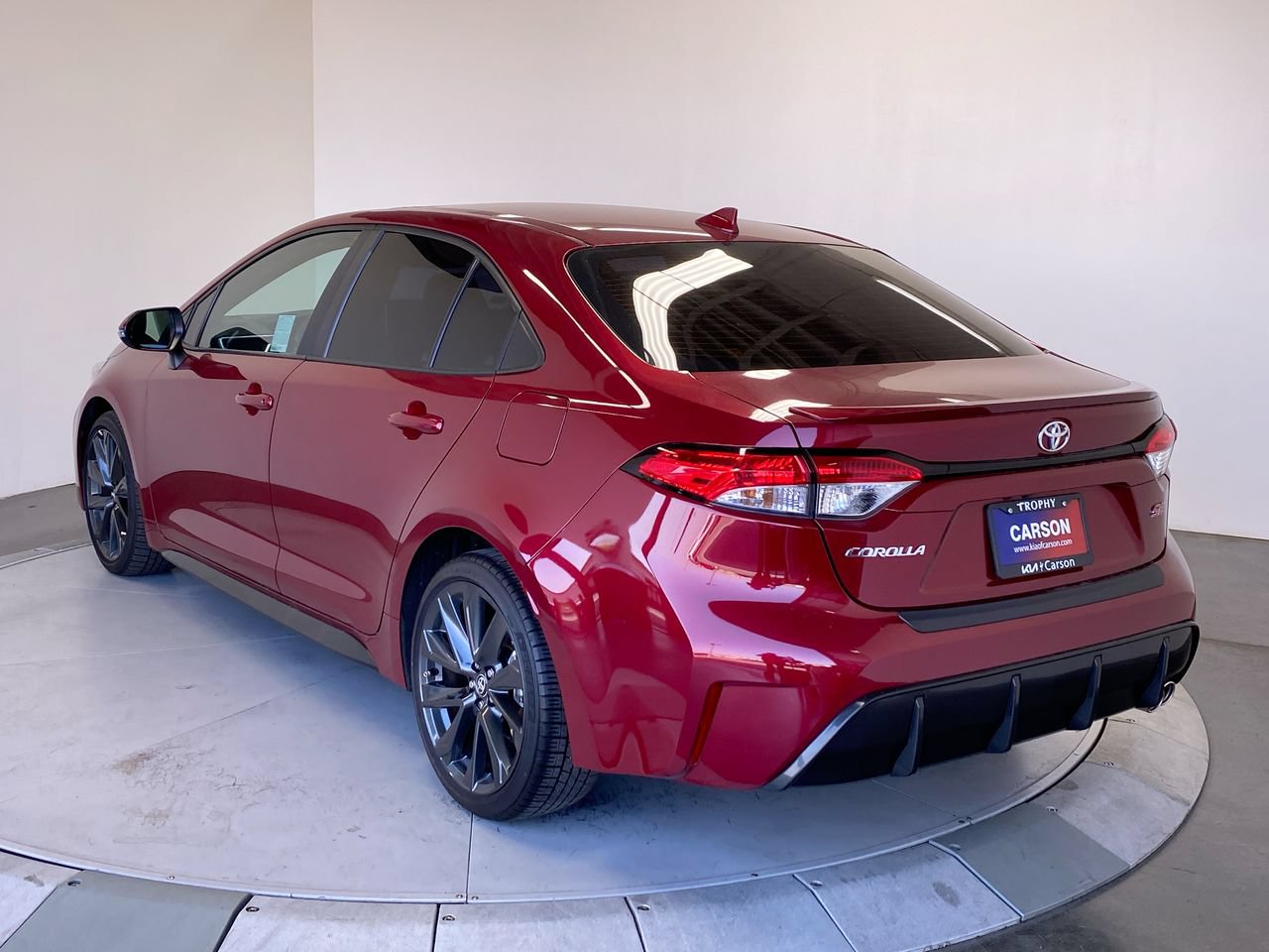 Used 2025 Toyota Corolla SE w/ SE Premium Package FWD image 3