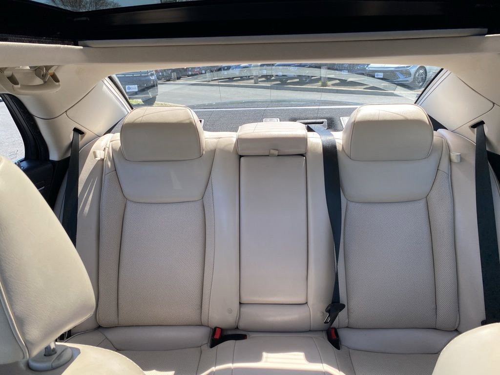 Used 2017 Chrysler 300 C image 16