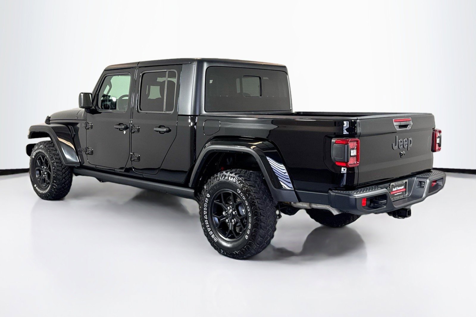 Used 2025 Jeep Gladiator Sport image 7