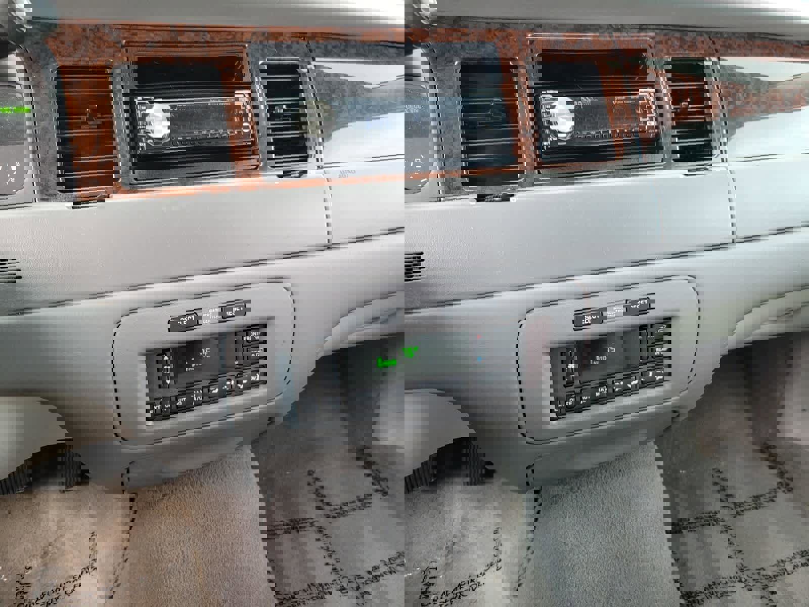 Used 2001 Lincoln Town Car Executive image 7