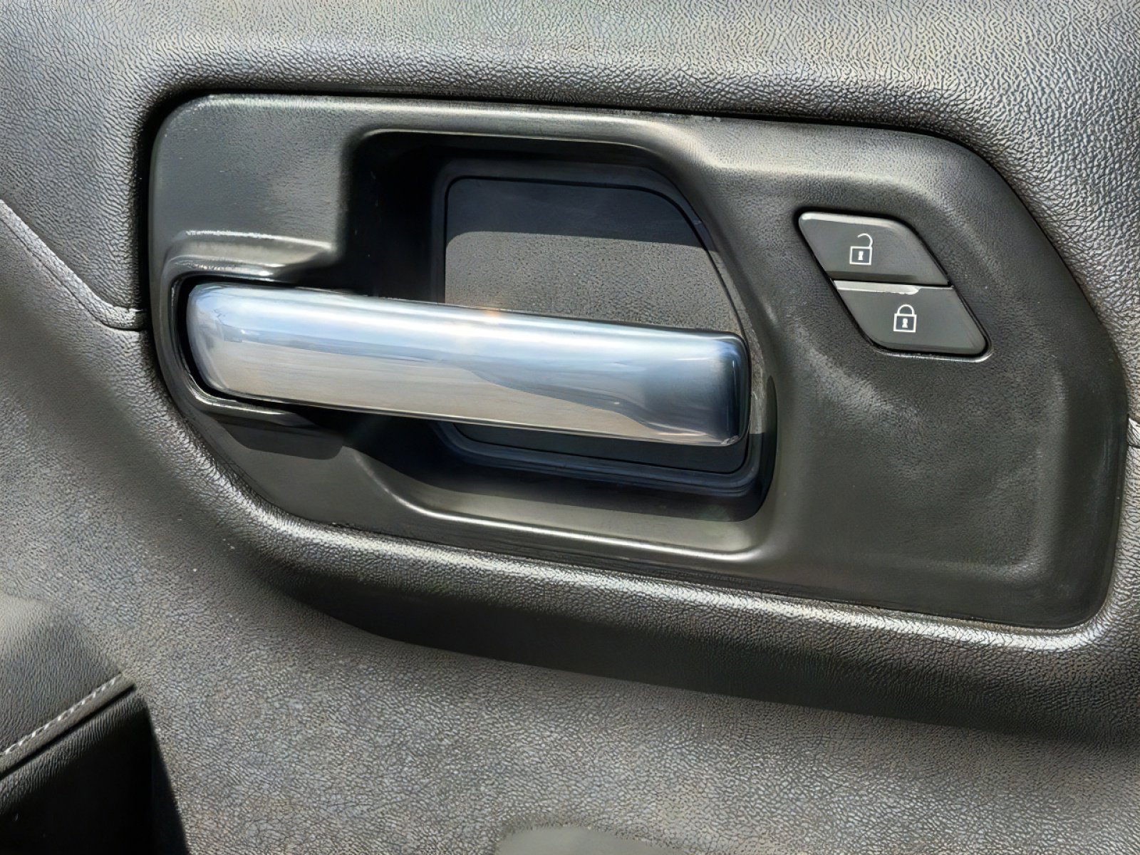 Used 2021 Chevrolet Silverado 1500 LT RWD image 17