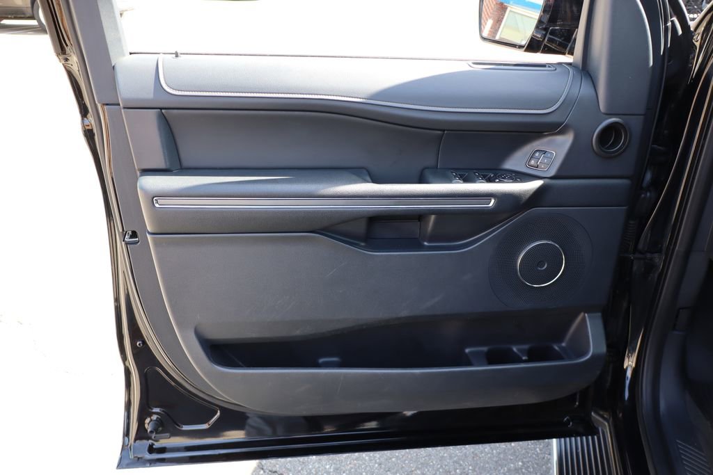 Used 2022 Ford Expedition Max XLT image 9