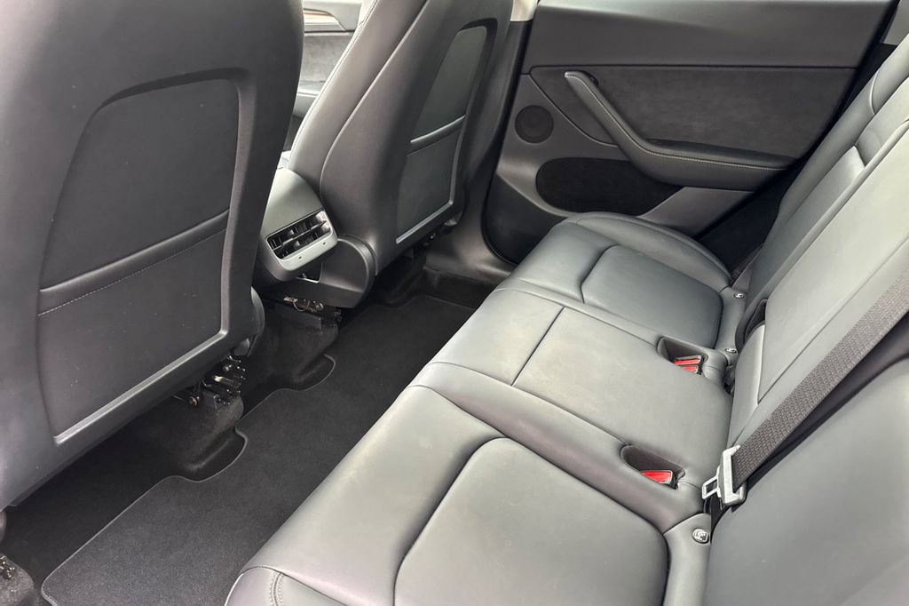 Used 2023 Tesla Model Y Long Range image 11