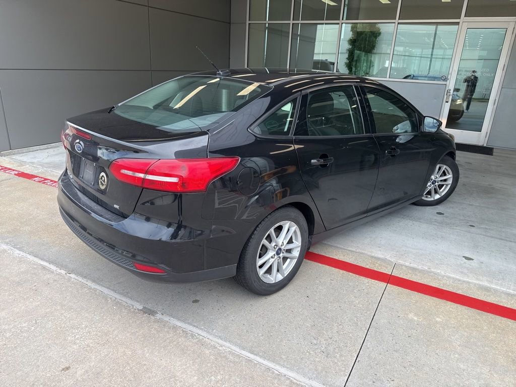 Used 2017 Ford Focus SE FWD image 2