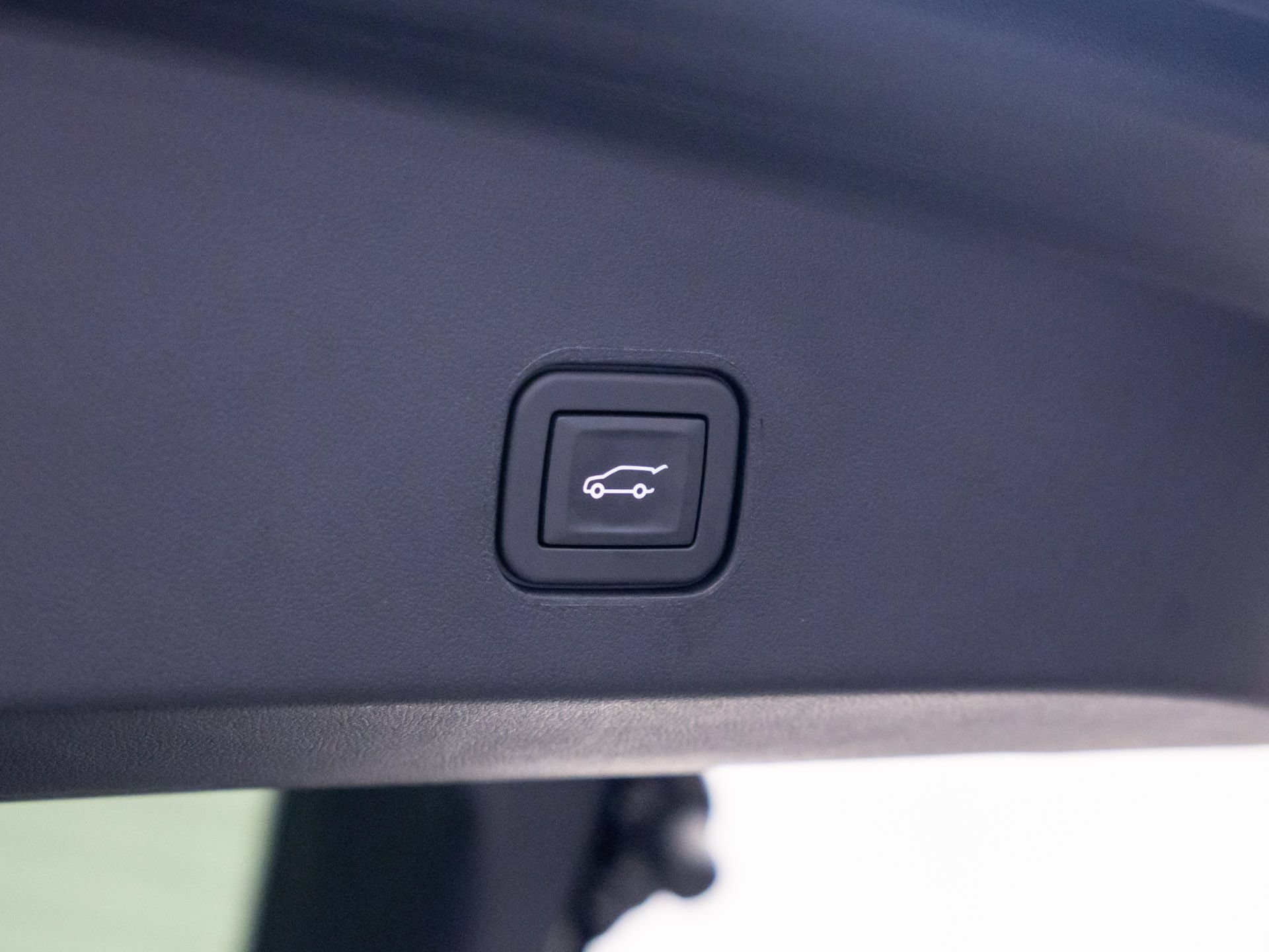 Certified 2025 Cadillac Lyriq Sport w/ LPO, Floor Liner Package AWD/4WD image 37