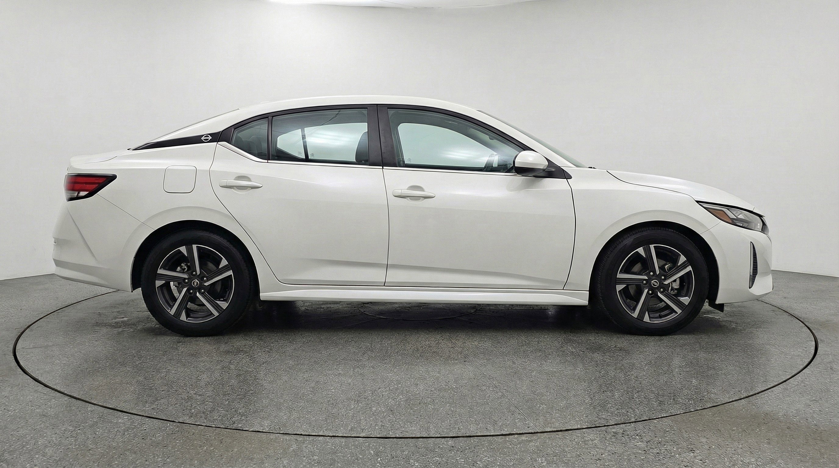 Used 2025 Nissan Sentra SV image 11