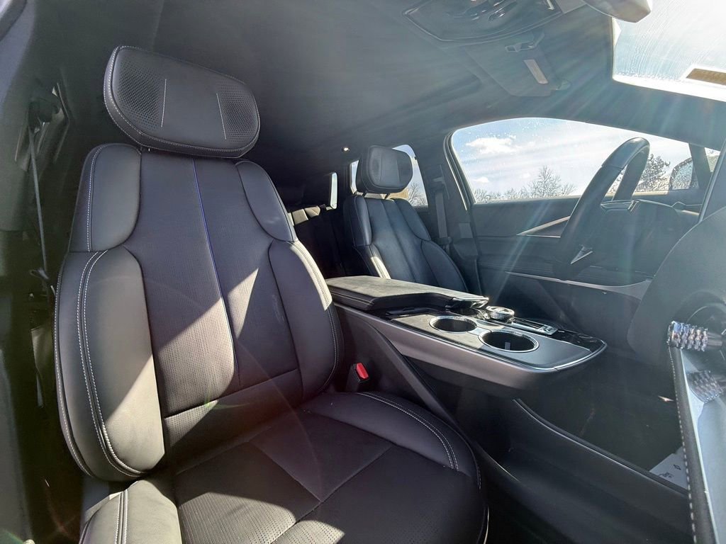 Certified 2024 Cadillac Lyriq Luxury image 32