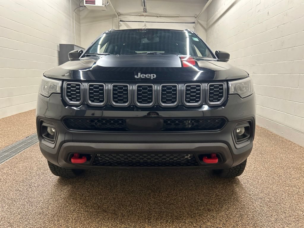 Used 2025 Jeep Compass Trailhawk AWD/4WD image 6